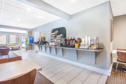 Super 8 by Wyndham Wytheville - image 10