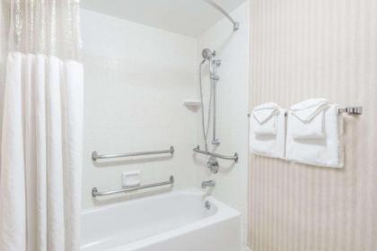 Ramada by Wyndham Xenia - image 12