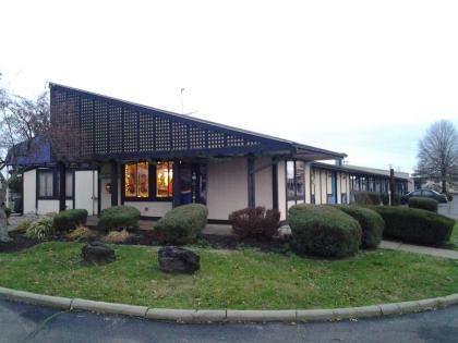 Xenia Country Inn - image 15