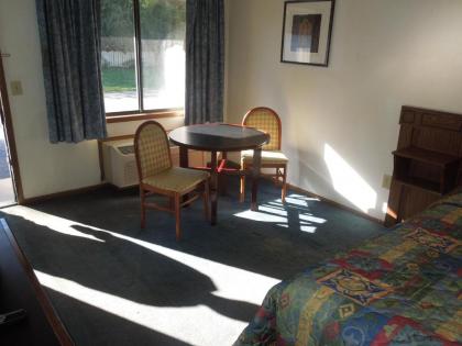 Xenia Country Inn - image 8