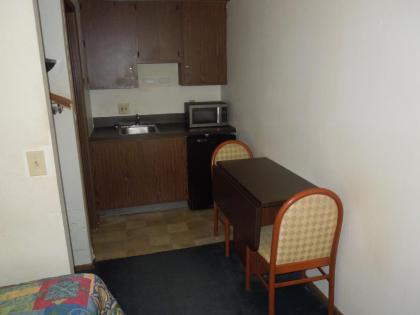 Xenia Country Inn - image 9