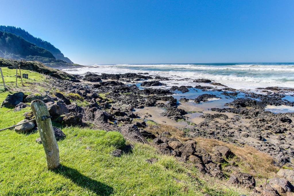 Sea Rock Retreat - main image