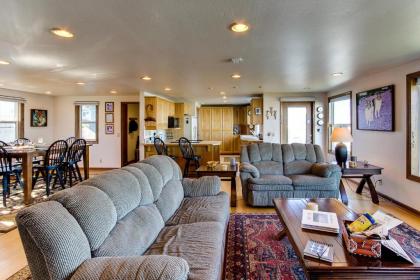 Sea Rock Retreat - image 10