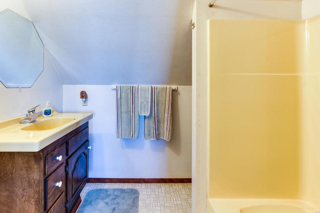 Sea Rock Retreat - image 4
