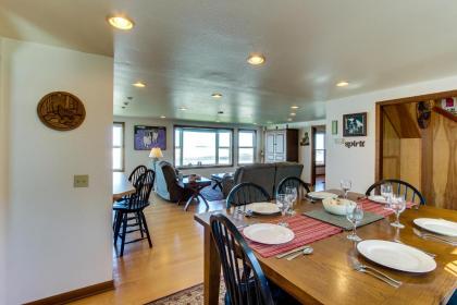 Sea Rock Retreat - image 9