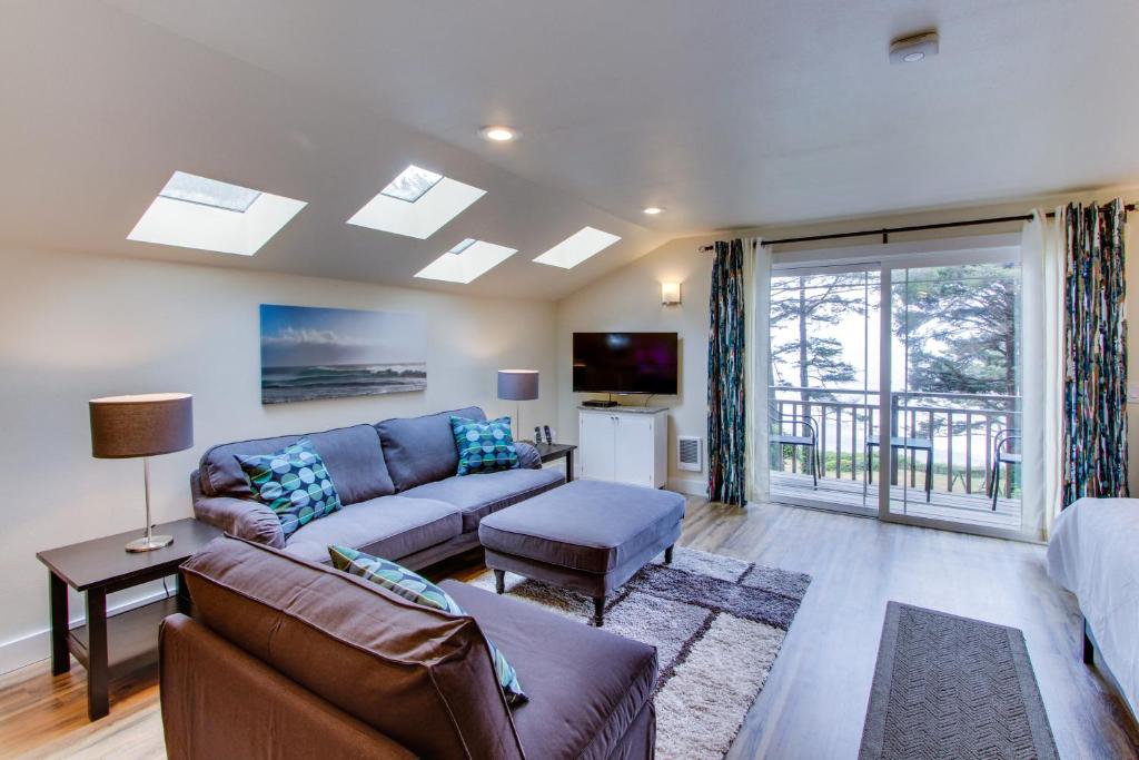 Oregon House Unit #2 The Carriage House - main image