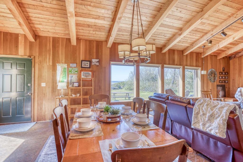 Rustic Retreat - image 5