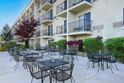 Oxford Suites Yakima - image 13