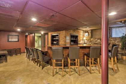 Converted Bar Apt Walk to Bars and Eateries! - image 2