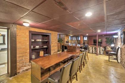 Converted Bar Apt Walk to Bars and Eateries! - image 3