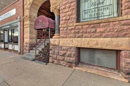 Converted Bar Apt Walk to Bars and Eateries! - image 4