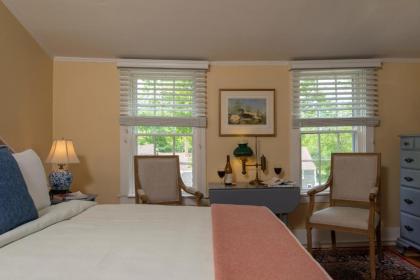 Village Inn - image 10