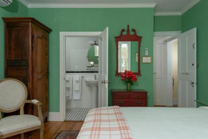 Village Inn - image 11