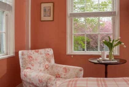 Village Inn - image 14