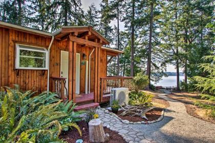 Anderson Island Escape Private Beach and Views