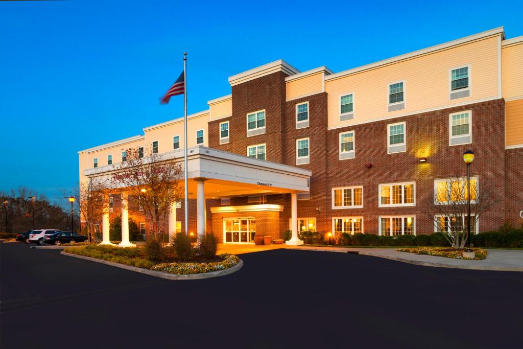 Hampton Inn & Suites Yonkers - main image
