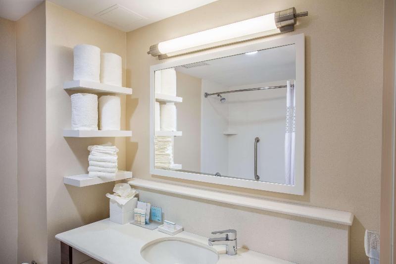 Hampton Inn & Suites Yonkers - Westchester - main image