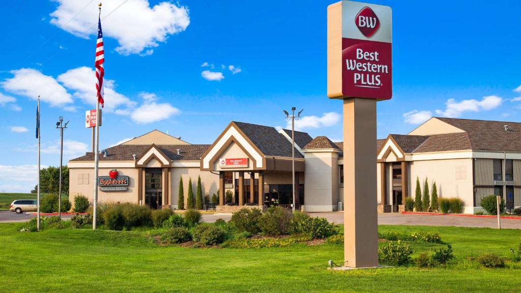Best Western Plus York Hotel and Conference Center - main image