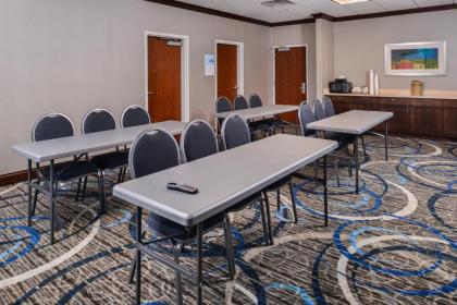 Holiday Inn Express Hotel & Suites York an IHG Hotel - image 9