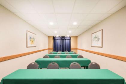 Wingate by Wyndham York - image 10