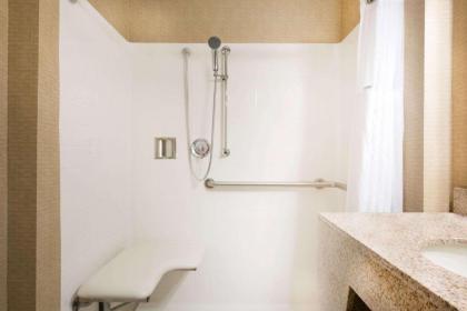 Wingate by Wyndham York - image 11