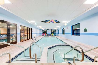 Wingate by Wyndham York - image 13