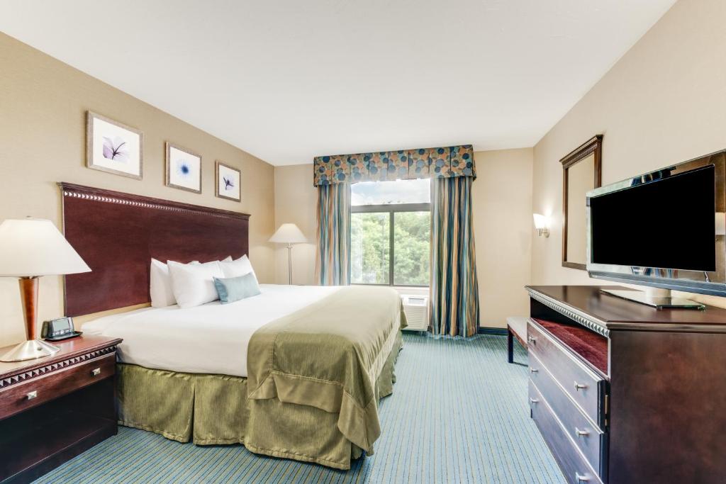 Wingate by Wyndham York - image 3