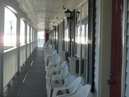 Long Beach Motor Inn - image 13