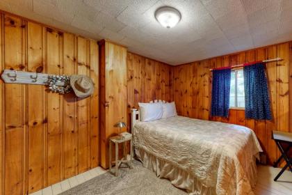 Sandy Feet Retreat - Beach House - image 15