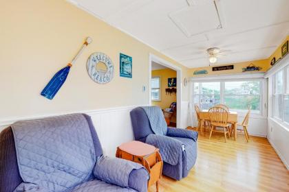 Lil' Cottage Retreat - image 11