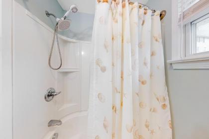 Lil' Cottage Retreat - image 9