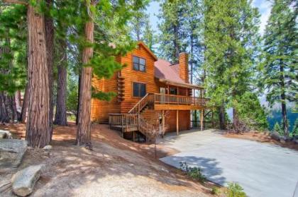 Yosemites Scenic Wonders   6BR4BA tri Level Home Yosemite Village California