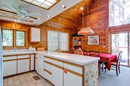Yosemite's Scenic Wonders - 6BR/4BA Tri-Level Home - image 2