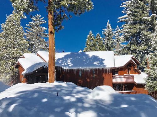 Four Seasons - 3BR/4BA Holiday Home - main image