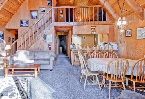 Yosemite Vista - 3BR/2BA Holiday Home - main image