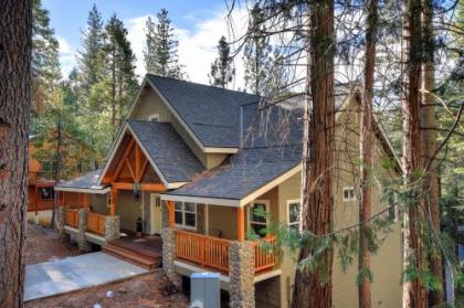 River Rock   3BR2BA + Loft Yosemite Village California