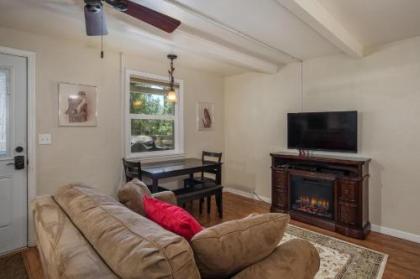 Cozy Hideaway B - image 4