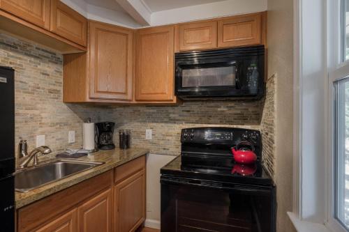 Cozy Hideaway B - image 5