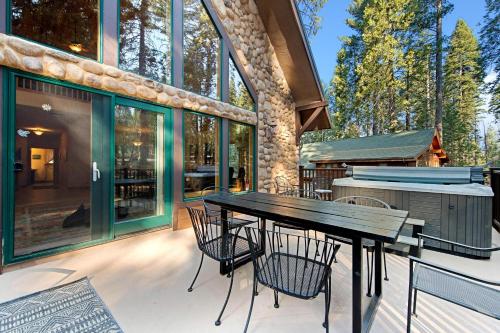 Oso Lodge W-Hot Tub and Ev Charger - main image
