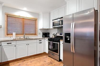OSO B- 1 BDR Condo inside Yosemite - image 3