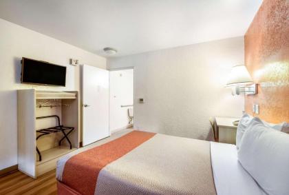 Motel 6-Youngtown AZ - Phoenix - Sun City - image 4