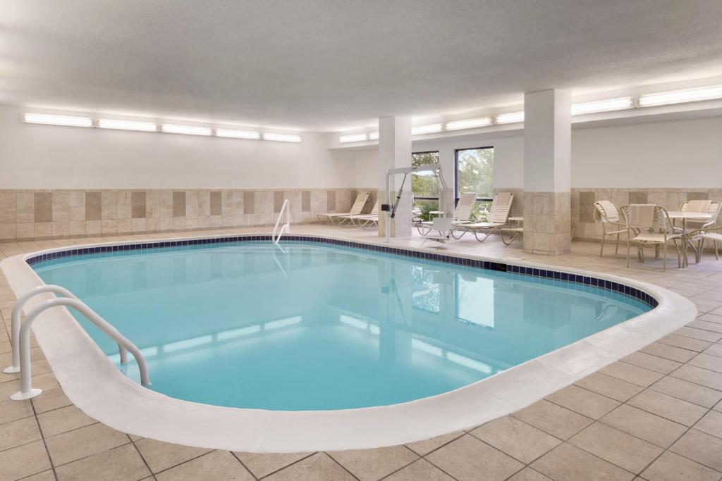 Hampton Inn Zanesville - main image