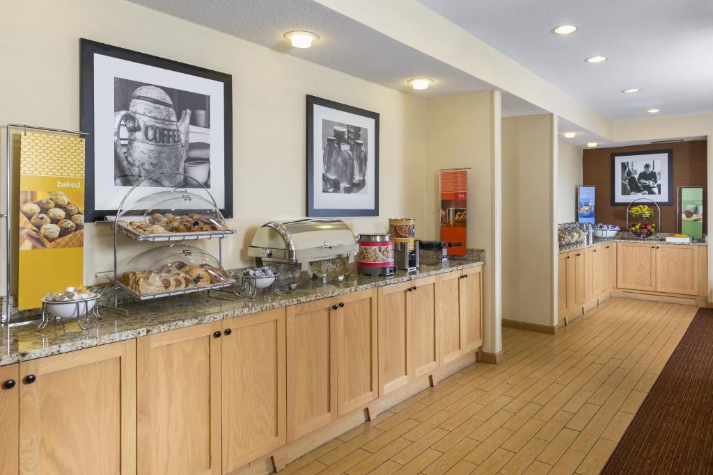 Hampton Inn Zanesville - image 3