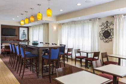 Hampton Inn Zanesville - image 4