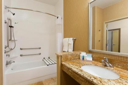 Hampton Inn Zanesville - image 7