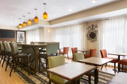 Hampton Inn Zanesville - image 8