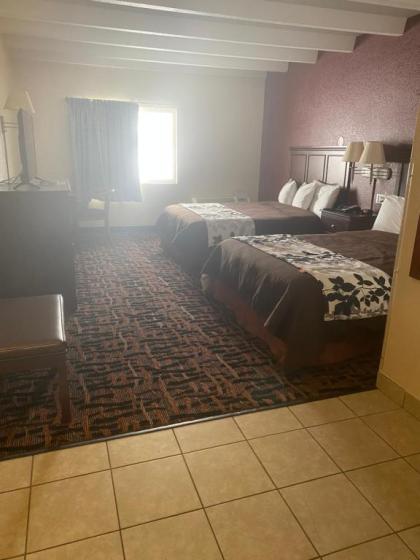 Rodeway Inn - image 10