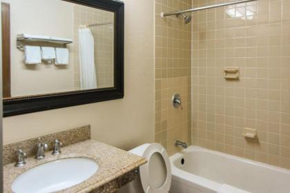 Rodeway Inn - image 4