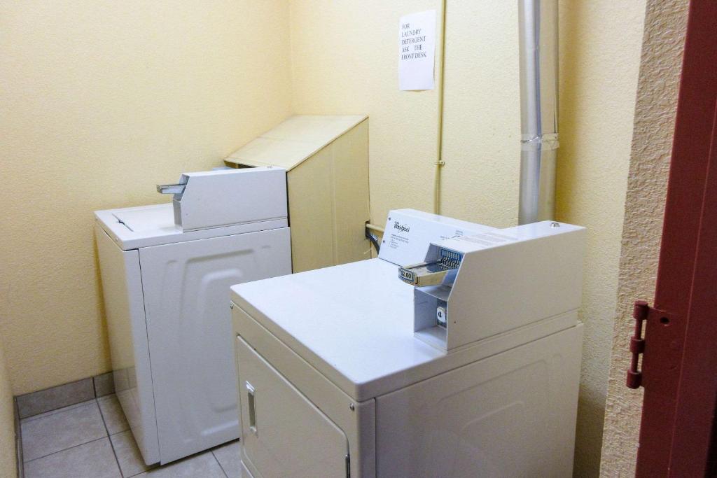 Rodeway Inn - image 6