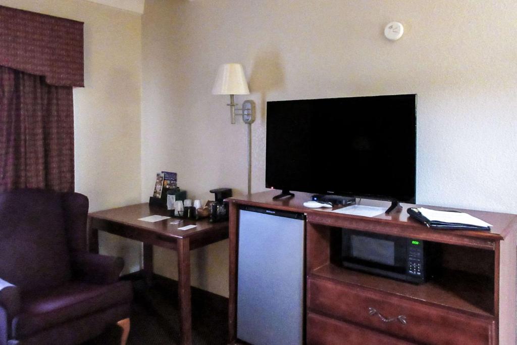 Rodeway Inn - image 7